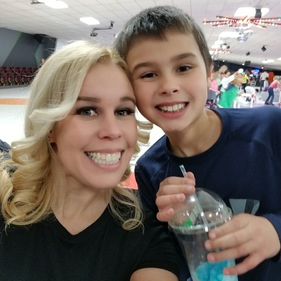 Meet your Posher, Kristen - Picture 3 of 3